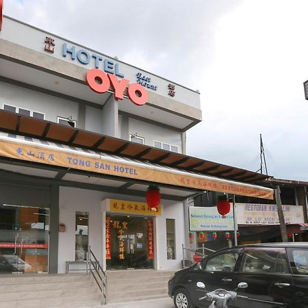 Oyo 89915 East Mount Hotel Кукуп Екстериор снимка