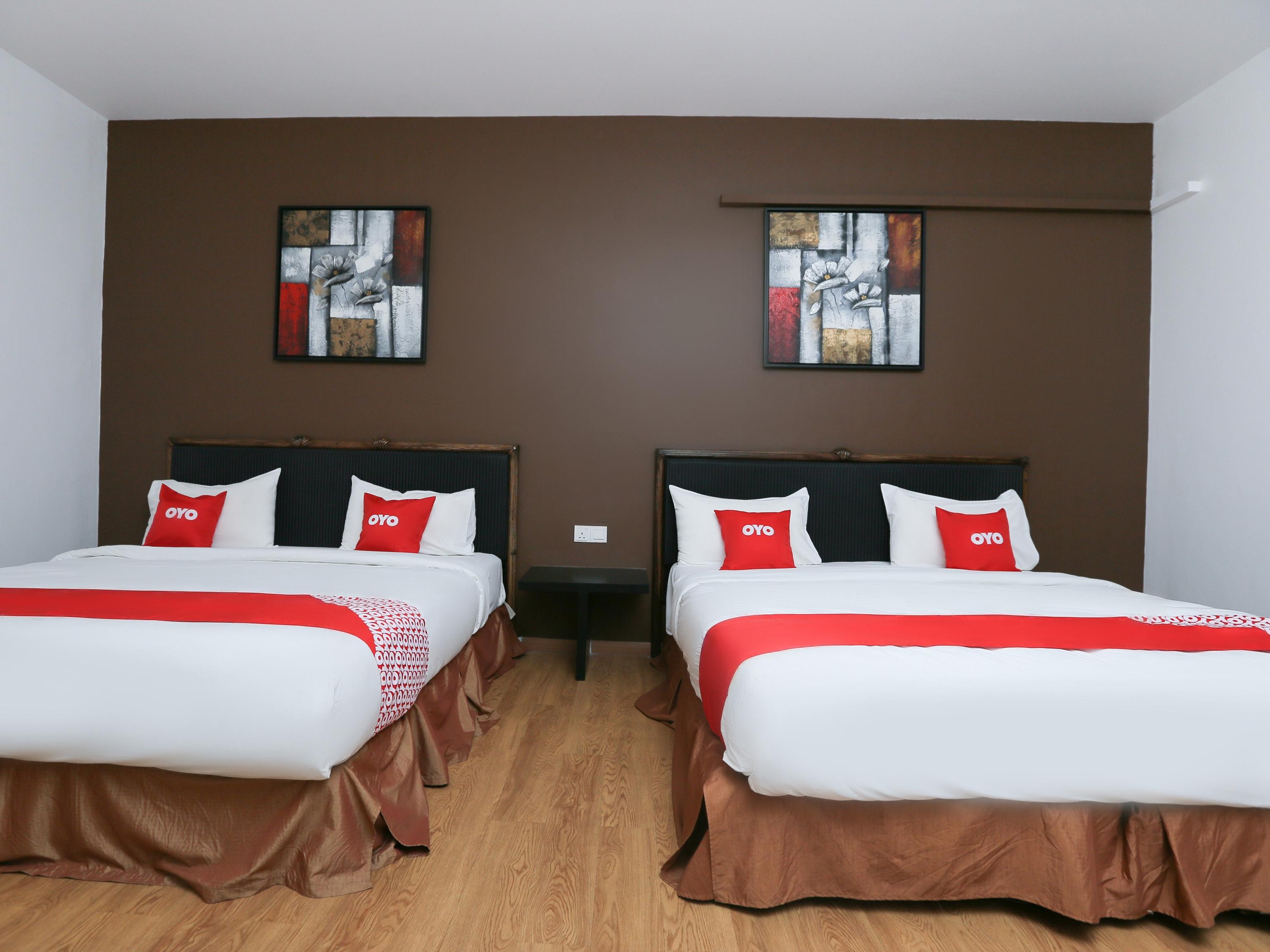 Oyo 89915 East Mount Hotel Кукуп Екстериор снимка