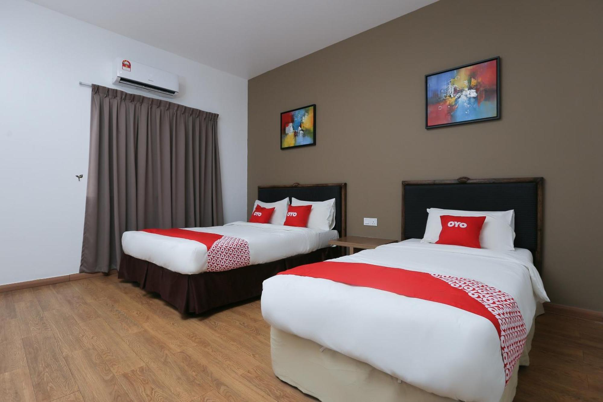 Oyo 89915 East Mount Hotel Кукуп Екстериор снимка