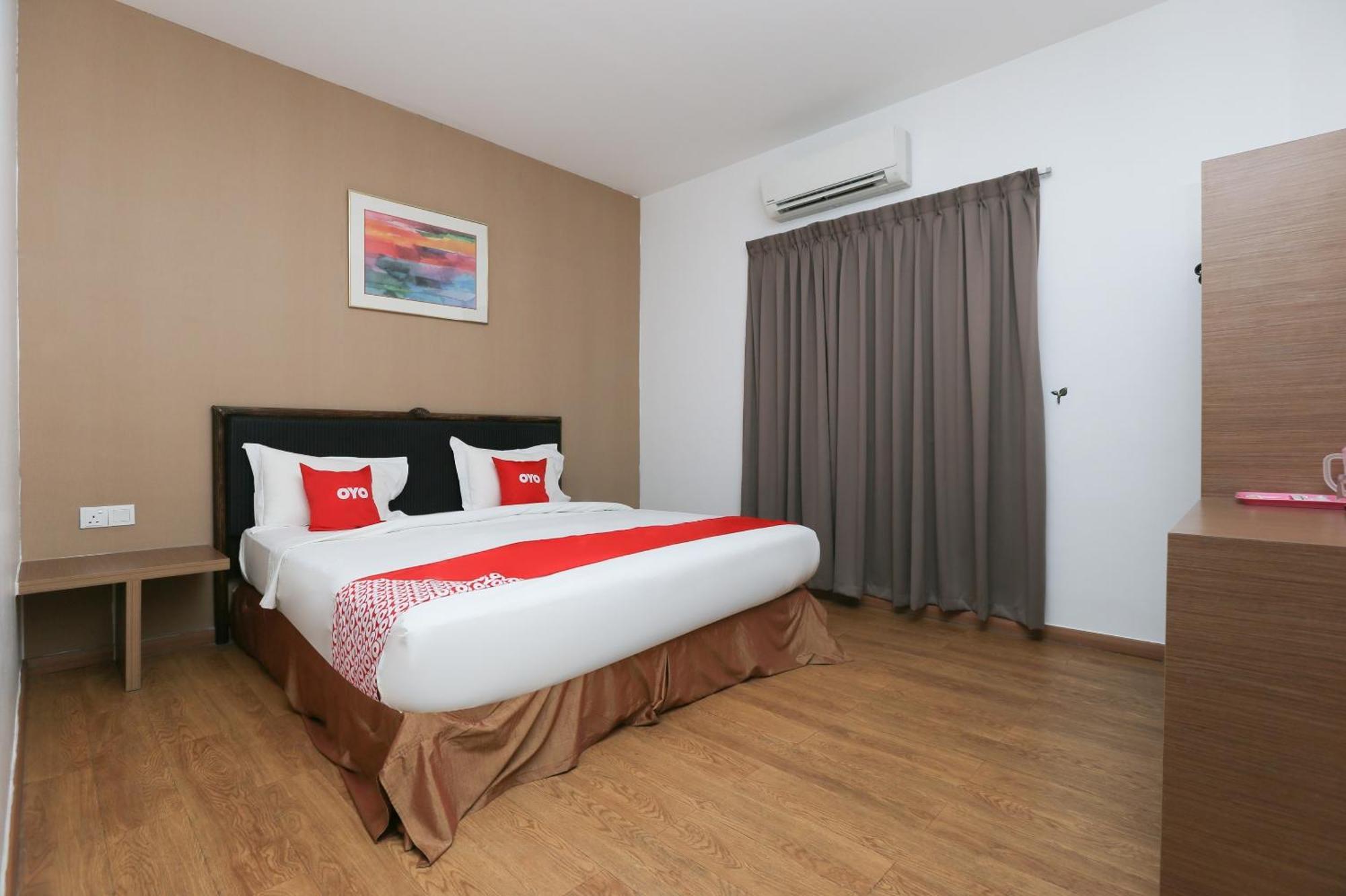 Oyo 89915 East Mount Hotel Кукуп Екстериор снимка
