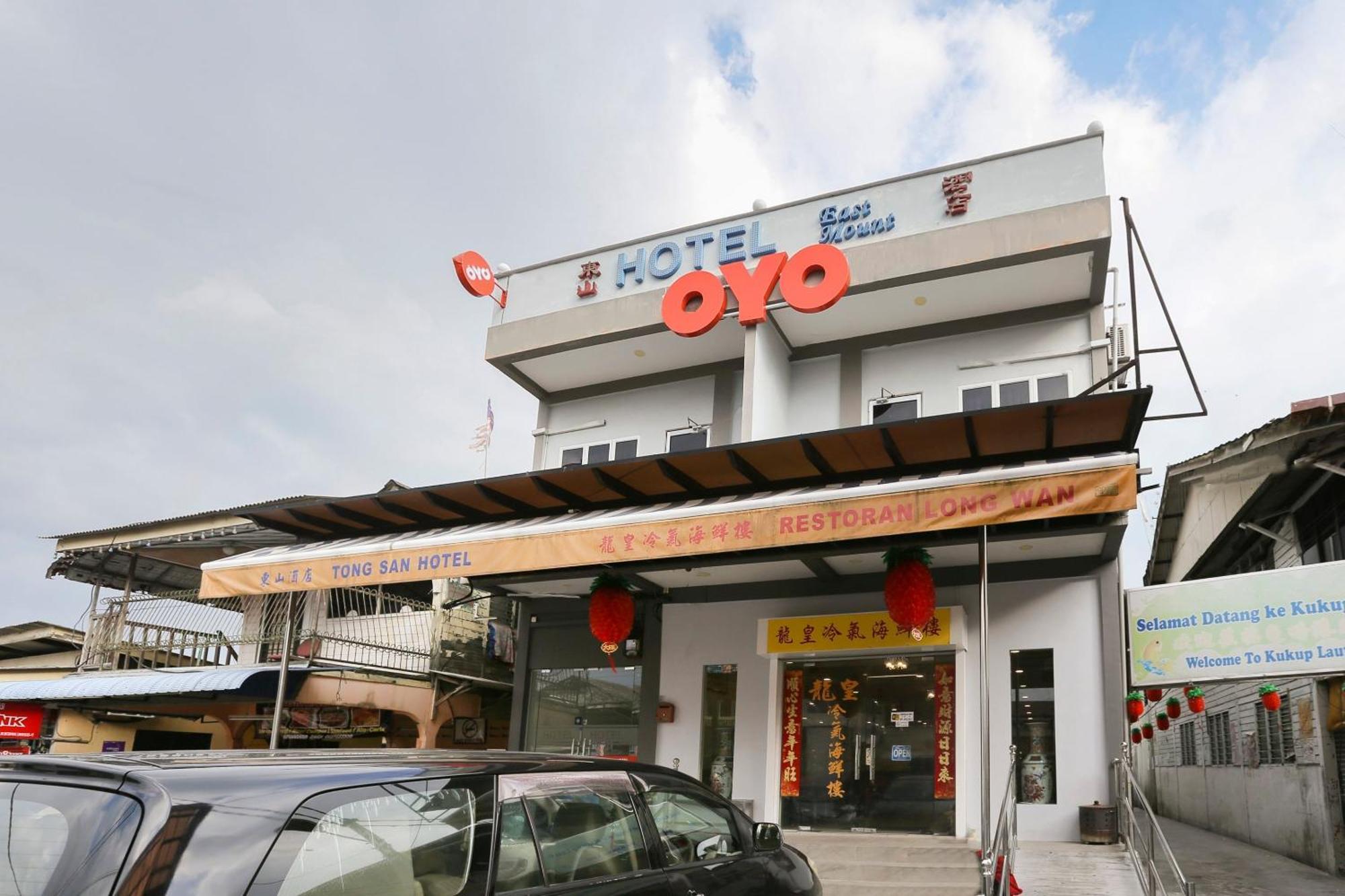 Oyo 89915 East Mount Hotel Кукуп Екстериор снимка